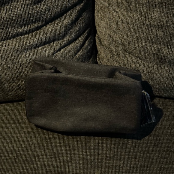 True Religion Mens Cosmetic / Shaving / Travel Toiletry Bag 9” x 6” New w Tags!! - Picture 2 of 4